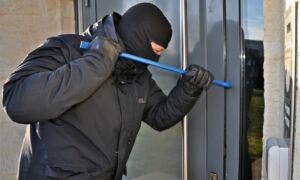 418072 burglar 3718381 1920