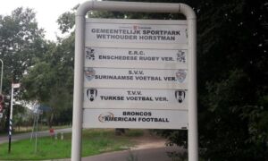 421637 bordvoetbal