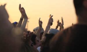 422400 people 4212584 1920