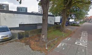 438047 schreeuwendevrouw