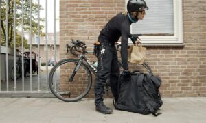 438252 opdiefiets fietskoerier Gijs