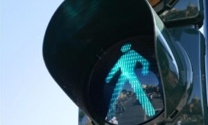 438413 traffic light 1024768 1920