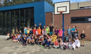 438614 thumbnail Groepsfoto sportinstuif