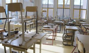 454084 leeg klaslokaal