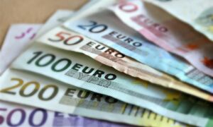 456583 bank note 209104 1920 1 1