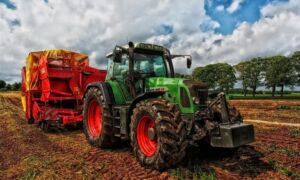 464285 tractor 385681 1920 1