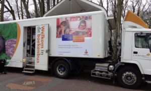 56087 autobelettering Boekenbus Rabobank Mondice Enschede