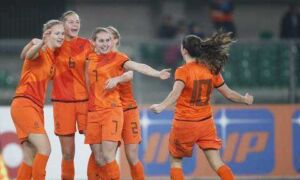 57799 vrouwen oranje