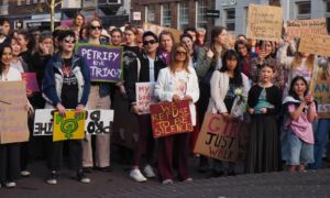 Vrouwenmars internationale vrouwendag ei van ko enschede 2026