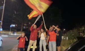 20260720 Spanje wk winst viering Enschede News United Dennis Bakker