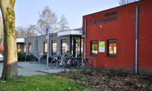 9732 Alifa stapt uit t Ni je Terphoes Aebel