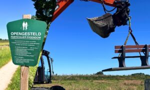 Plaatsing bankjes Aalanderveld