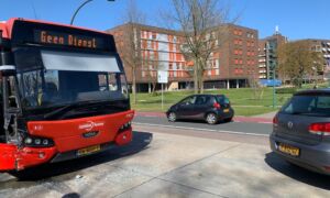 Aanrijding bus en auto Boulevard 1945 14042023 Eigen foto