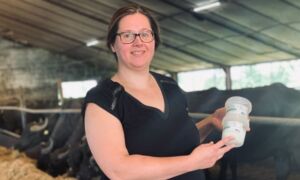 Andra Westerhoff van Buffalo Farm in Lattrop Foto RTV Oost