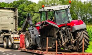 As van tractor breekt in Glanerbrug 24072025 Dennis Bakker News United