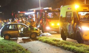 Auto frontaal tegen boom gebotst Knalhutteweg Enschede News United Dennis Bakker
