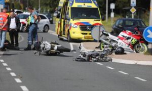 Botsing fietser met motorrijder Potsweg Oldenzaal Fotomoment Rick Bouwhuis