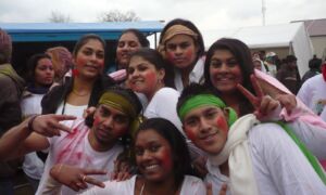 Brahma Ramsodit dansgroep Holi viering Brahma Ramsodit