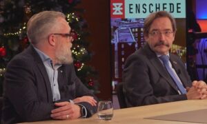 Burgemeester Theo Bovens rechts en andere betrokkenen gaven antwoord op de vragen Foto RTV Oost