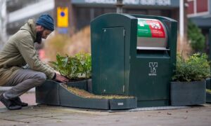 City Gard containertuintje handen in de aarde Martin oprichter