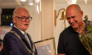 Gerard van den Hengel en Wilco Slotboom Erepenning Haaksbergse Harmonie 125 jaar