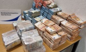De miljoen euro aan contanten Foto Bundespolizei Bad Bentheim