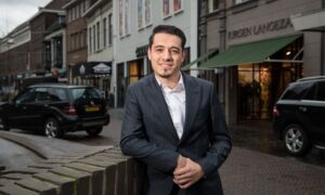 Enes Sariakce door Laars Smook