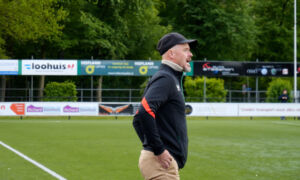 Erik ten hag coachende in Denekamp