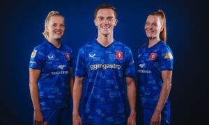 FC Twente met vrouwen uittenue FC Twente Media