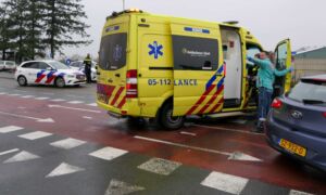 Fietser gewond na aanrijding op de Auke Vleerstraat in Enschede 30122024