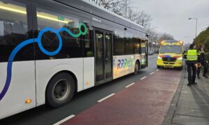 Fietser in botsing met lijnbus in Enschede