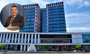 Foto stadhuis met Van Mierlo