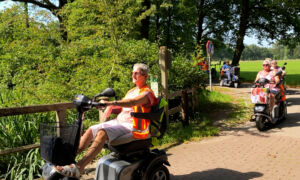 'De Roadrunners' rijden door Het Springendal in Ootmarsum.