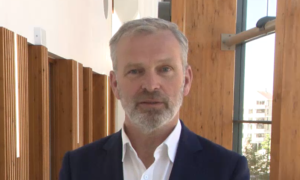 Jan van den Boon still RTV Oost 2