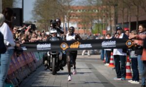 Julius Tuwei wint Enschede Marathon 2022