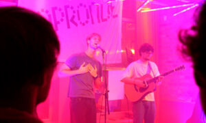 Kaya, een van de artiesten tijdens de Popronde in Enschede