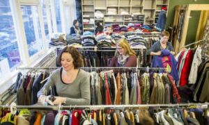 Kledingbank Enschede Foto Emiel Muijderman