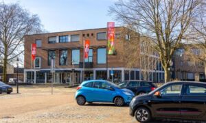 Parkeren op het Raadhuisplein.