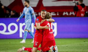 Lagerbielke en Sem Steijn juichen na doelpunt tegen NEC halve finale Europese playoffs Broer van den Boom