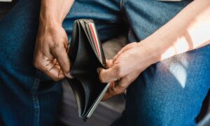 Lege portemonnee Pexels Nicola Barts