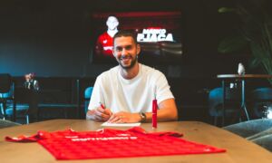 Marko Pjaca tekent voor FC Twente FC Twente Media 4