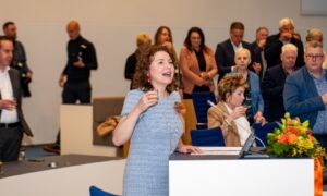 Mirjam van t Veld  bij haar afscheid van de gemeente Almelo