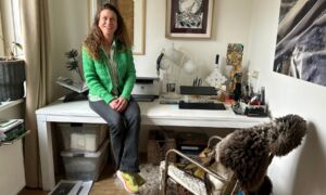 Nathalie van Barneveld op haar schrijfplek