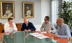 Ondertekening vaststellingsovereenkomst renovatie School met de Bijbel
