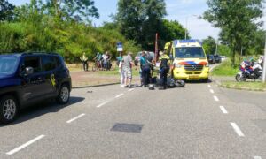 Ongeluk in Enschede scooterrijder gewond Usselerrondweg 15072024