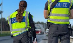 Oost polizei contoles ter illustratie