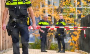 Politie aanwezig bij geweldsincident bij het AZC in Enschede News United Dennis Bakker 2