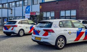 Politie aanwezig bij geweldsincident bij het AZC in Enschede News United Dennis Bakker