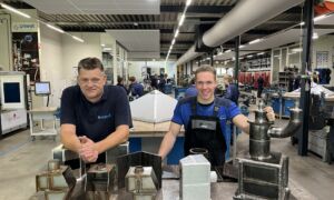 Sam Witteveen (rechts) en zijn opleider Eddy ter Beest van de Smeot