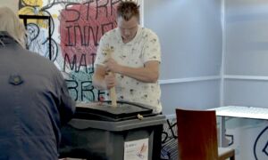 Stembureau bibliotheek Hengelo lichter